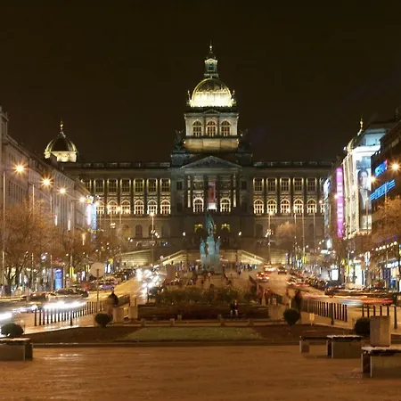 Krakovska - Wenceslas Square プラハ